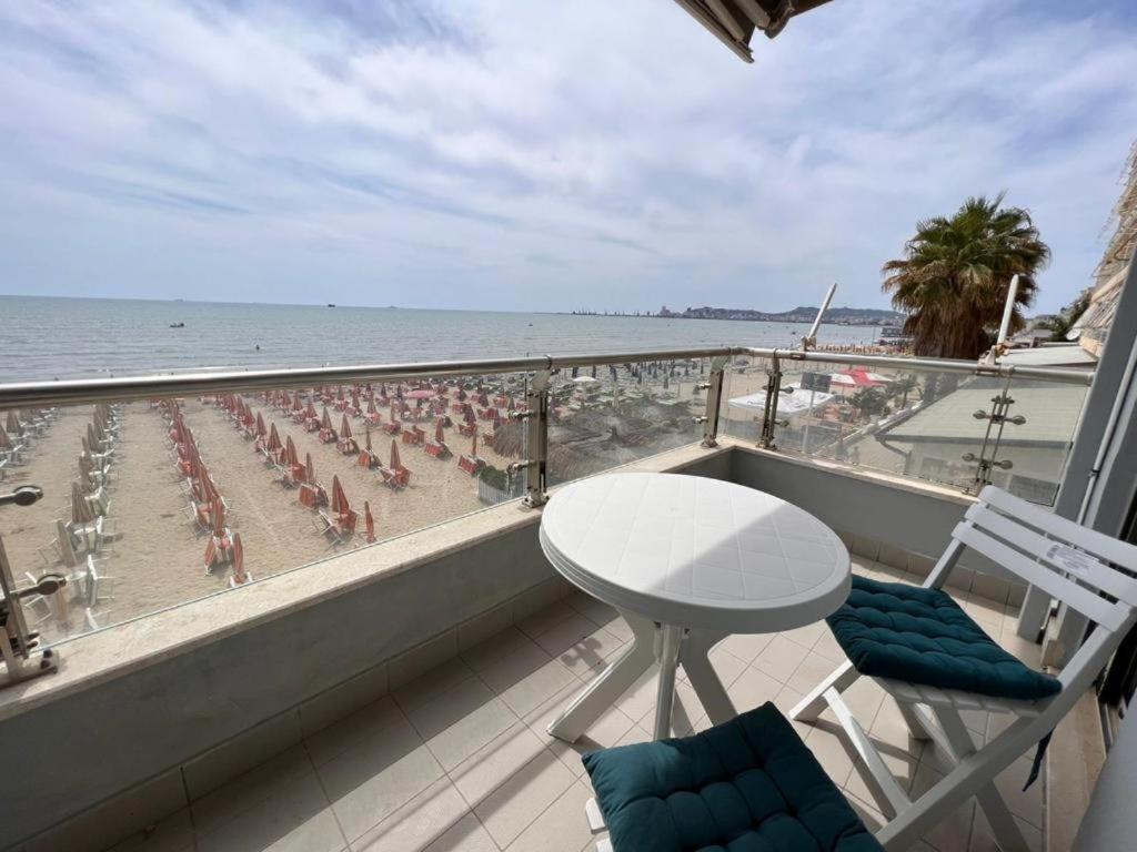 Sea View-Apartment On The Beach - Durrs2 Durrës Esterno foto
