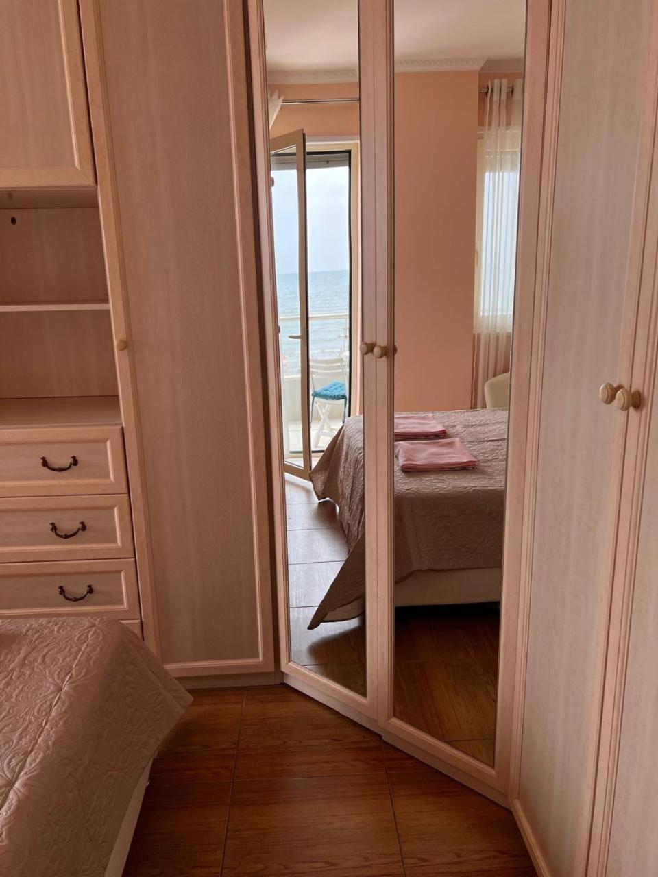 Sea View-Apartment On The Beach - Durrs2 Durrës Esterno foto