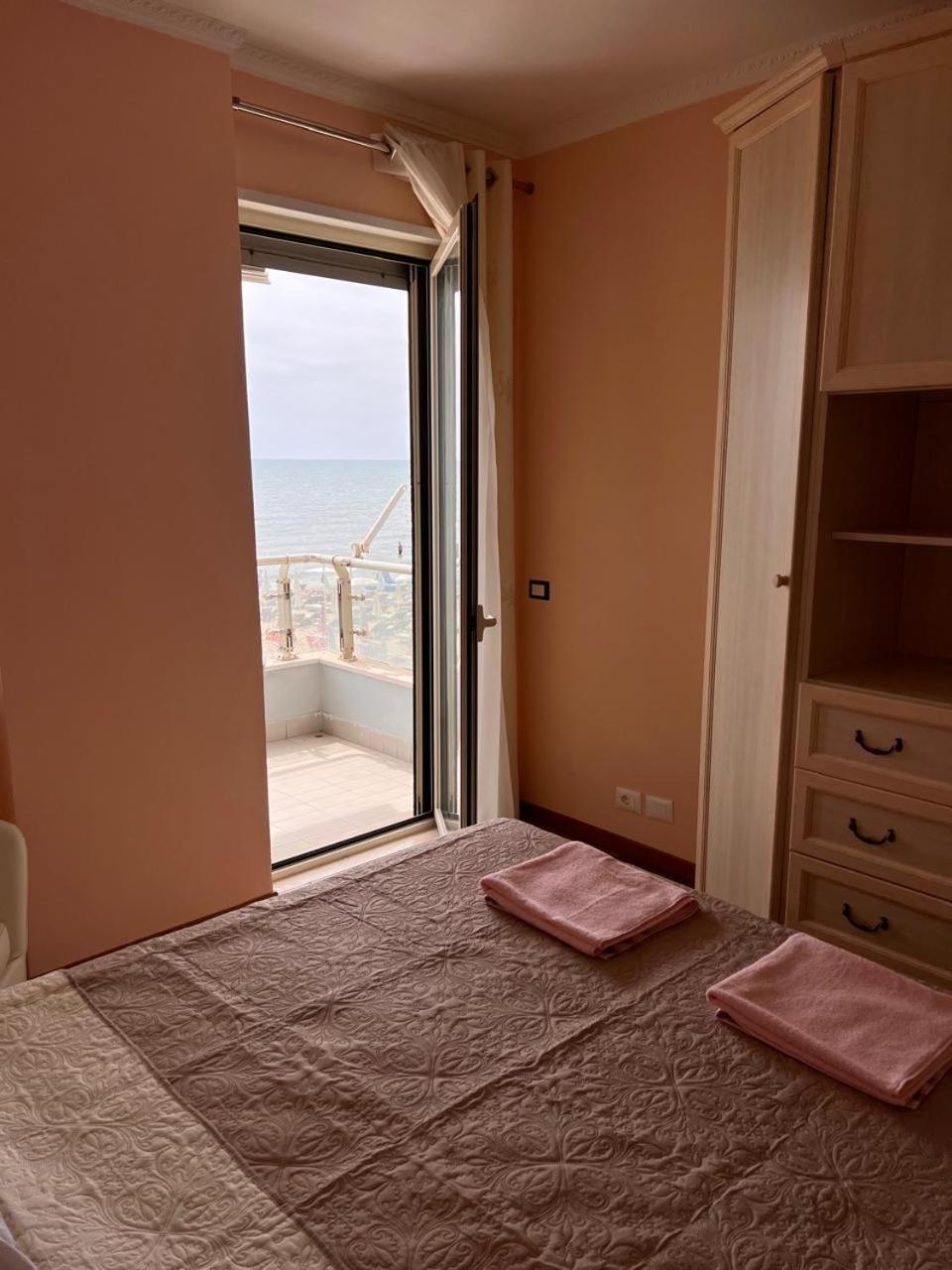 Sea View-Apartment On The Beach - Durrs2 Durrës Esterno foto