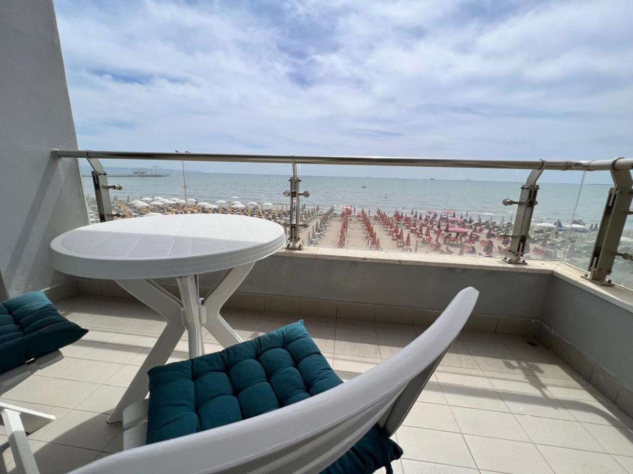 Sea View-Apartment On The Beach - Durrs2 Durrës Esterno foto