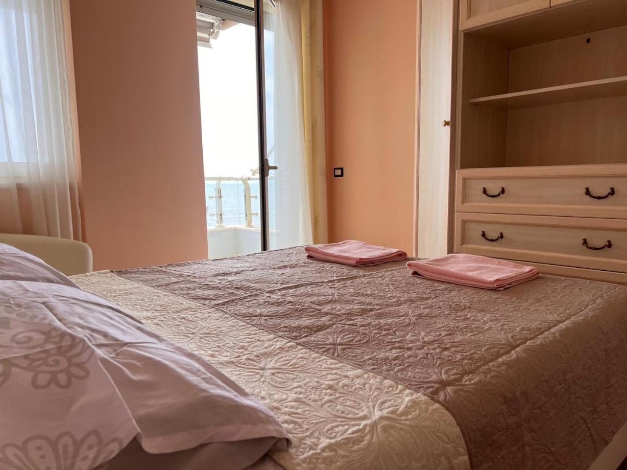 Sea View-Apartment On The Beach - Durrs2 Durrës Esterno foto